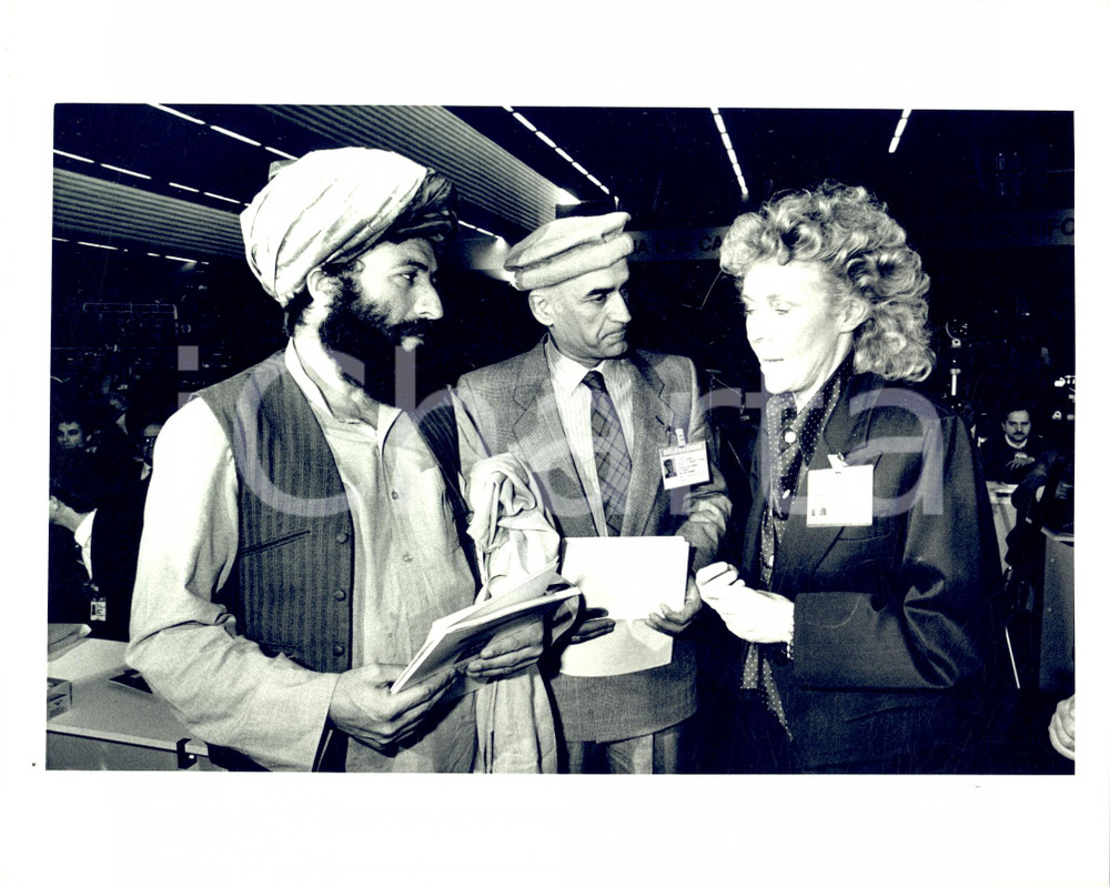 Fotografia d epoca originale 1987 RIMINI PSI Mohammed MOUSSA Abdullah AMIRI AY Margherita BONIVER  Foto 1