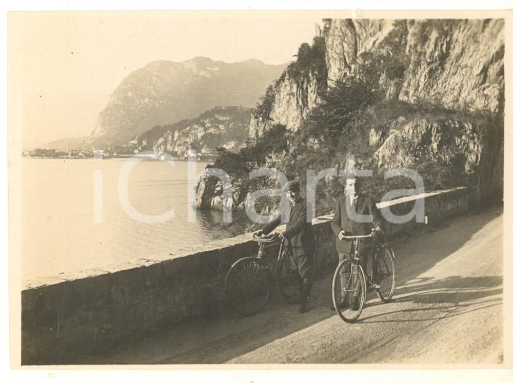 1925 Area di MENAGGIO - Escursionisti in bici lungo il Lago di Como - Foto 12x8