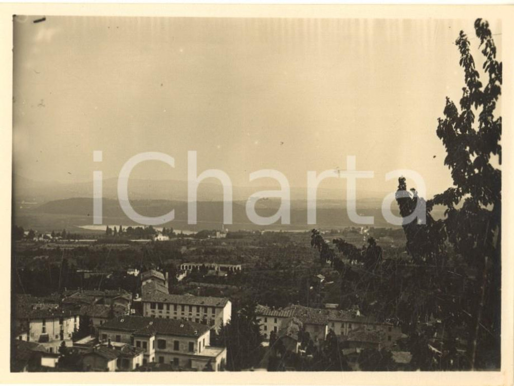 1925 ALBAVILLA (CO) Veduta panoramica dall'alto - Fotografia VINTAGE 12x8 cm Fotografia d'epoca con didascalia manoscritta coeva al verso. CONDIZIONI: FAIR (difetti di stampa)FORMATO: 12x8 cm     originale e autentica 1
