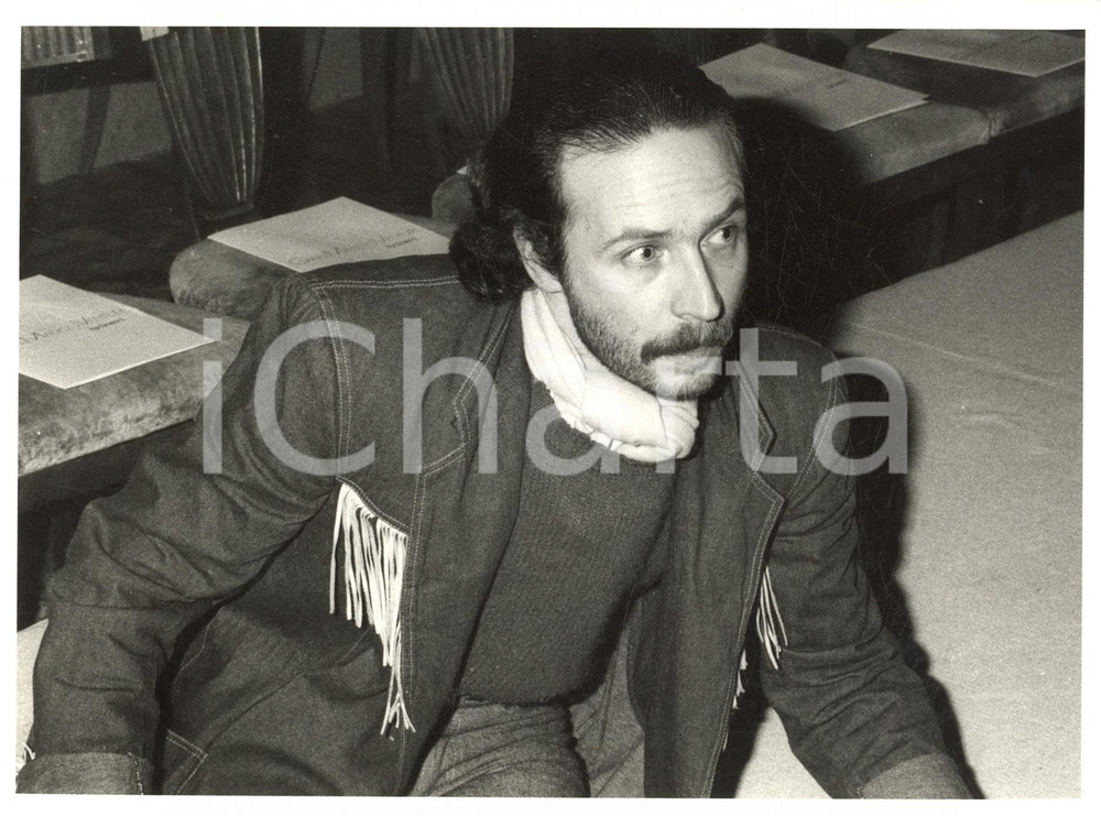 1985 ca ITALIA MODA Stilista Gianmarco VENTURI a una sfilata - Foto (2) 24x18