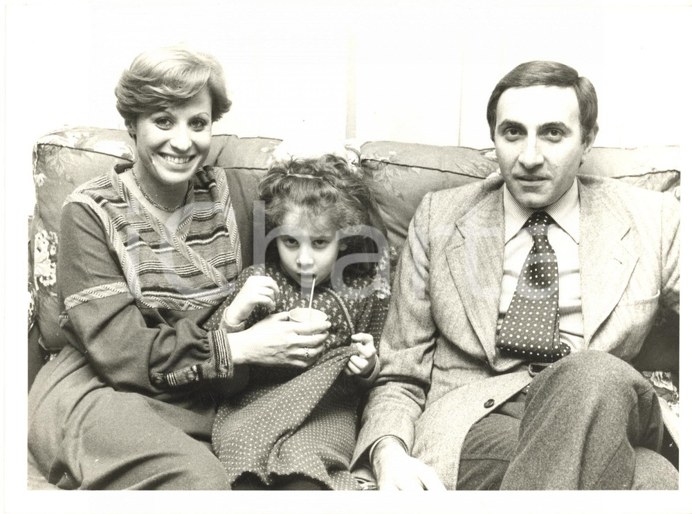 1975 ca (1985) COSTUME Pippo BAUDO e Angela LIPPI con la figlia Tiziana - Foto