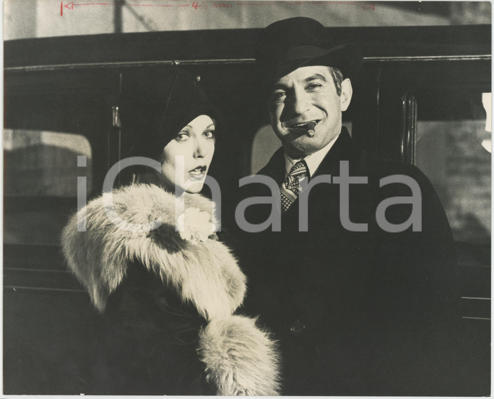 Fotografia d epoca originale 1975 CINEMA USA Film Capone  Ben GAZZARA Susan BLAKELY Photo 25x20 cm 1