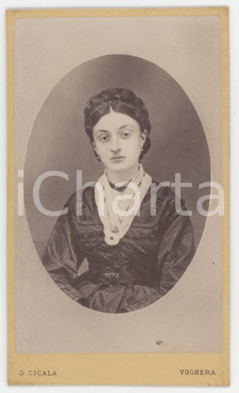 1870 ca VOGHERA Giovane donna in abito scuro - Ritratto *Foto Davide CICALA CDV