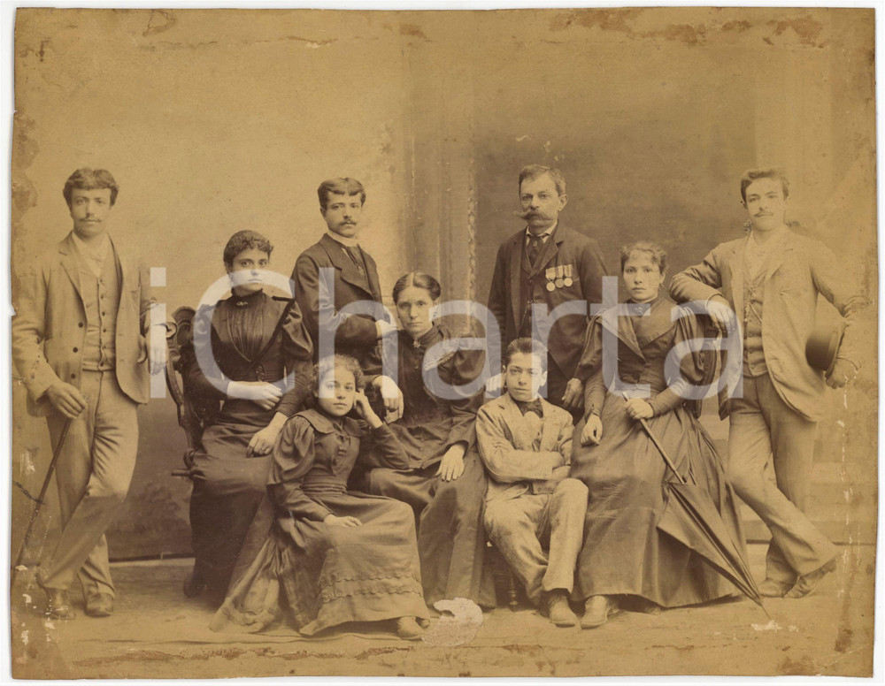 1900 ca COSTUME ITALIA Ritratto di famiglia con ex ufficiale *Foto 25x19 cm