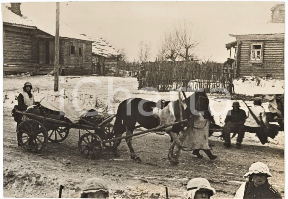 1941 WW2 RUSSIA Front of MOSCOW - People in camouflage clothes - Photo