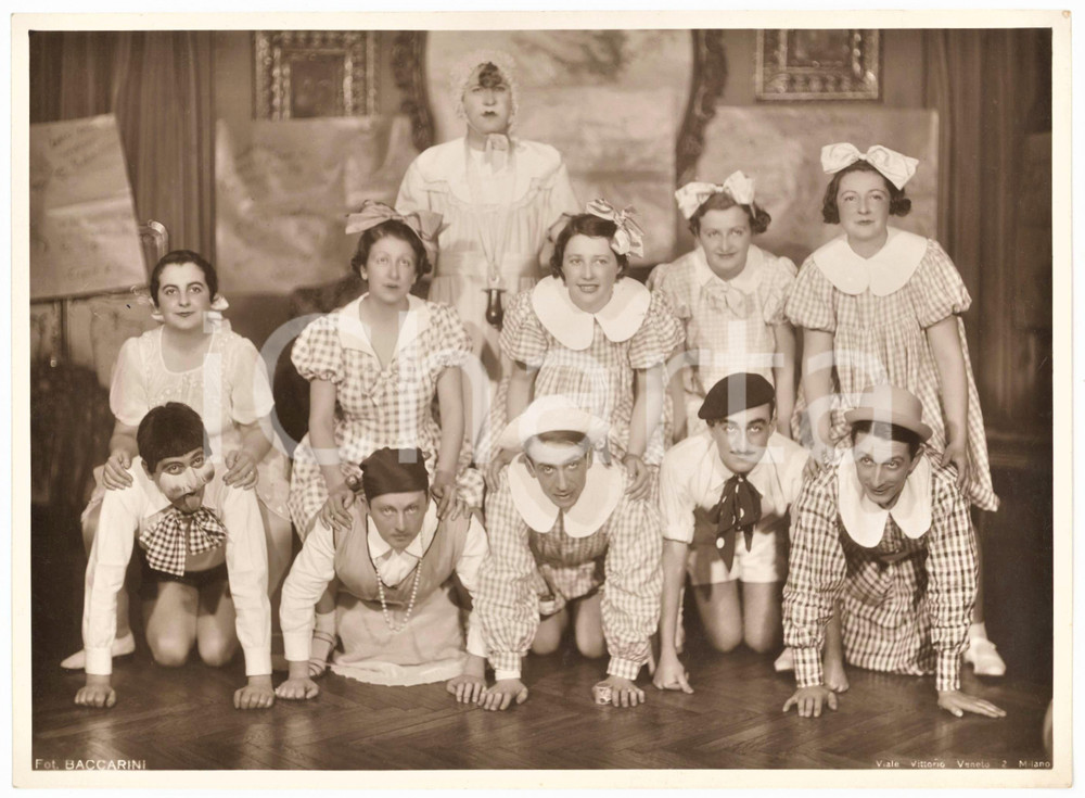 1930 ca MILANO Teatro di varietà - Attori in costumi infantili - Foto 23x17 (3)