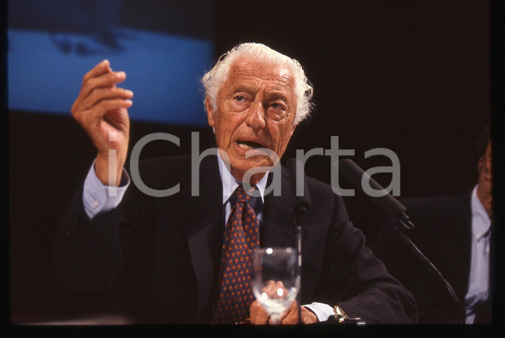 Fotografia d epoca originale 35mm vintage slide 1995 ca Ritratto di Gianni AGNELLI durante congresso 10 1