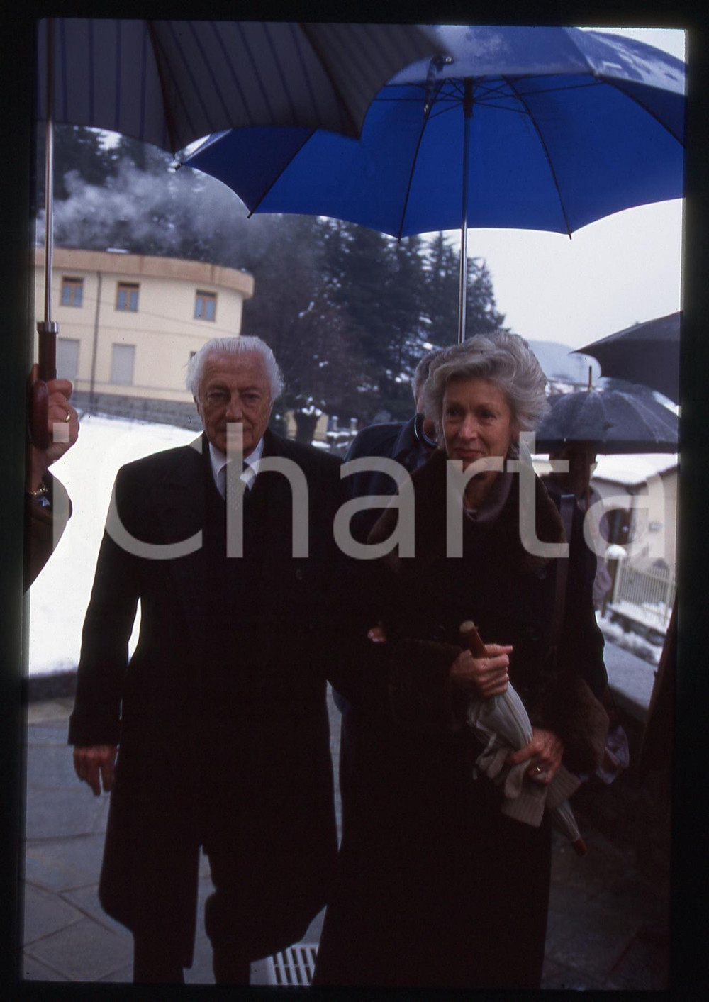 35mm vintage slide* 1995ca VILLAR PEROSA Gianni AGNELLI con Marella CARACCIOLO 2