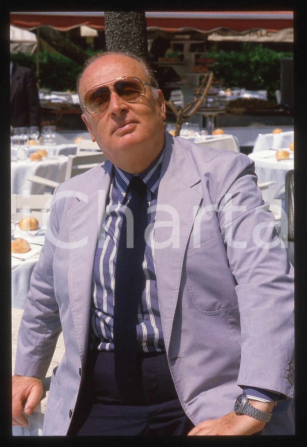 35mm vintage slide* 1985 CANNES ritratto di Mauro BOLOGNINI (1) Diapositiva d'epoca, in formato 35 mm. CONDIZIONI: GOODE' severamente vietata la riproduzione. Tutti i diritti sono riservati. ICharta mette in vendita, sul negozio eBay e in esclusiva sul sito "icharta" il proprio archivio composto da numerose diapositive e negativi fotografici d'epoca, tutti originali e autentici, che attraversano la storia del costume italiano tra gli la fine degli anni Sessanta e Novanta.Si tratta di uno sguardo inedito sull'attualit&agrave;, la politica, la vita quotidiana, il gossip e la cultura, che fotografa il cambiamento della nazione in quest'ultimo scorcio del XX secolo. Un'occasione unica per il mercato del collezionismo, che vede finalmente disponibile un archivio eccezionale per vastit&agrave;, tematiche e condizioni, in un settore (il negativo fotografico e la diapositiva) di assoluta novit&agrave; e dalle interessanti prospettive di investimento.  originale e autentica 1