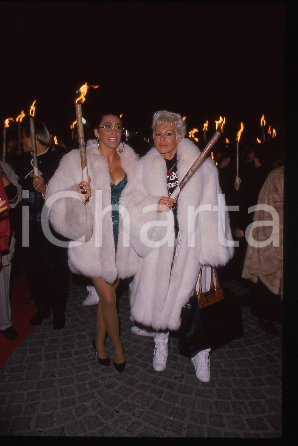 Fotografia d epoca originale 35mm vintage slide 1990ca Sabrina SALERNO con Carmen RUSSO 1