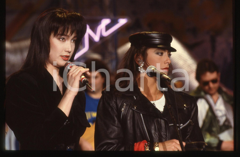 Fotografia d epoca originale 35mm vintage slide 1990ca Sabrina SALERNO con Kay SANDVIK 2 1