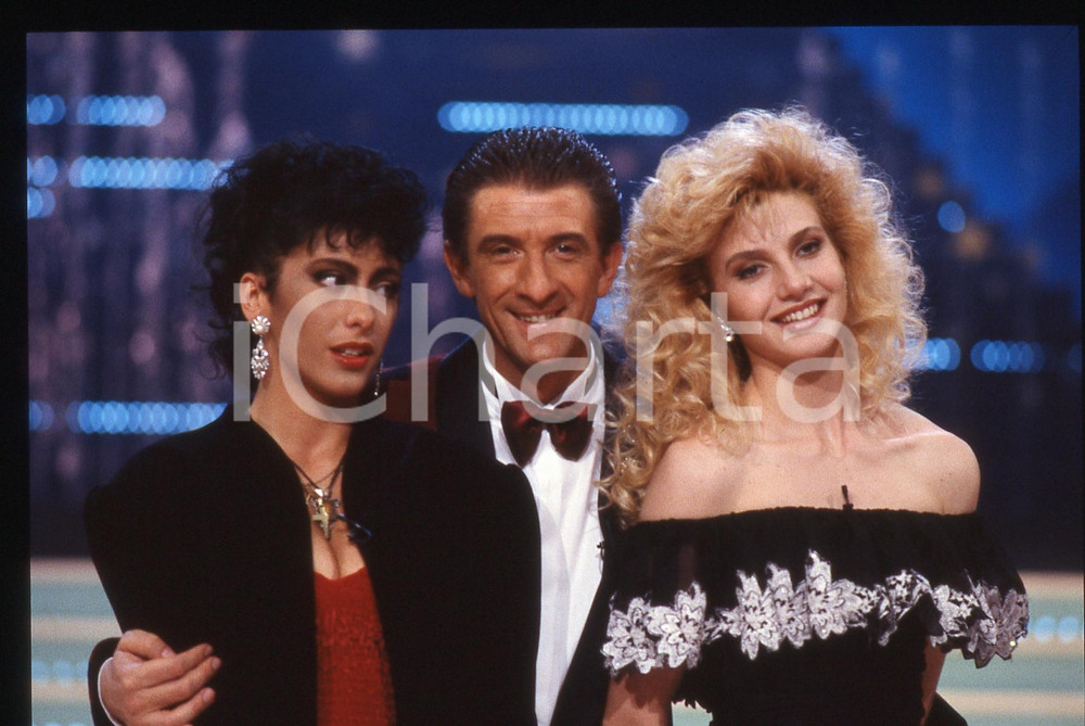 Fotografia d epoca originale 35mm vintage slide1988 ODIENS CANALE 5 Sabrina SALERNO e Lorella CUCCARINI 4 1