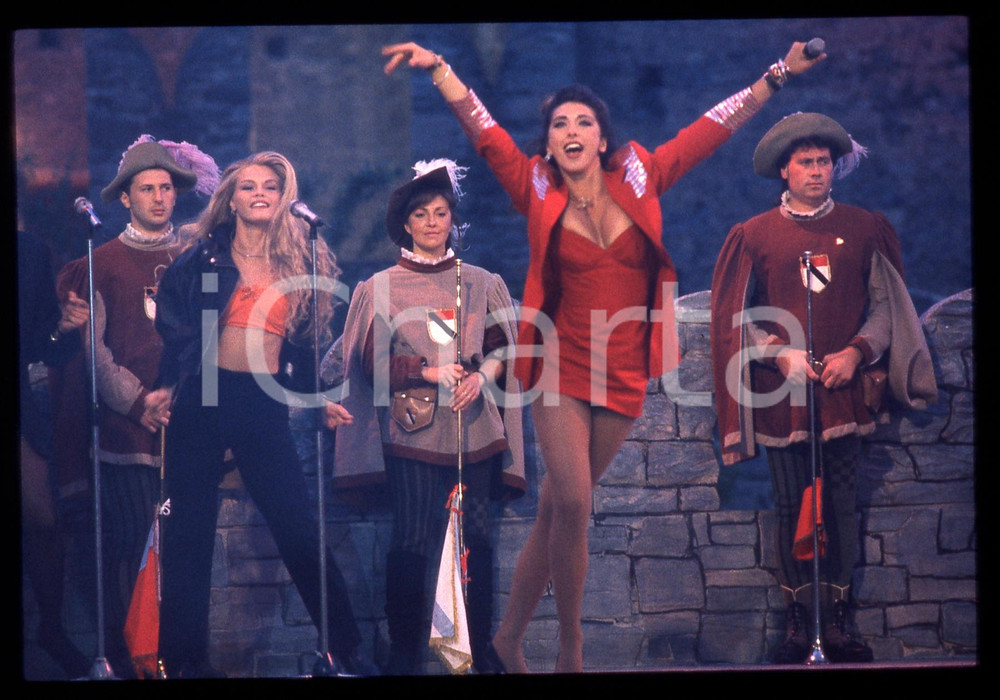 35mm vintage slide* 1990ca ritratto di Sabrina SALERNO durante uno show (5)