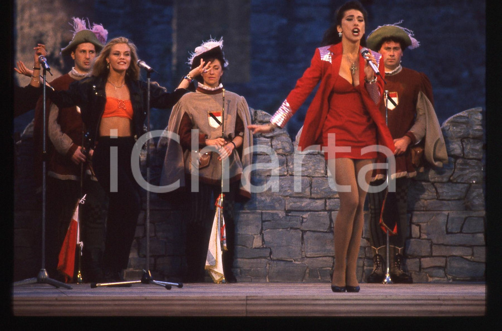 35mm vintage slide* 1990ca ritratto di Sabrina SALERNO durante uno show (11)