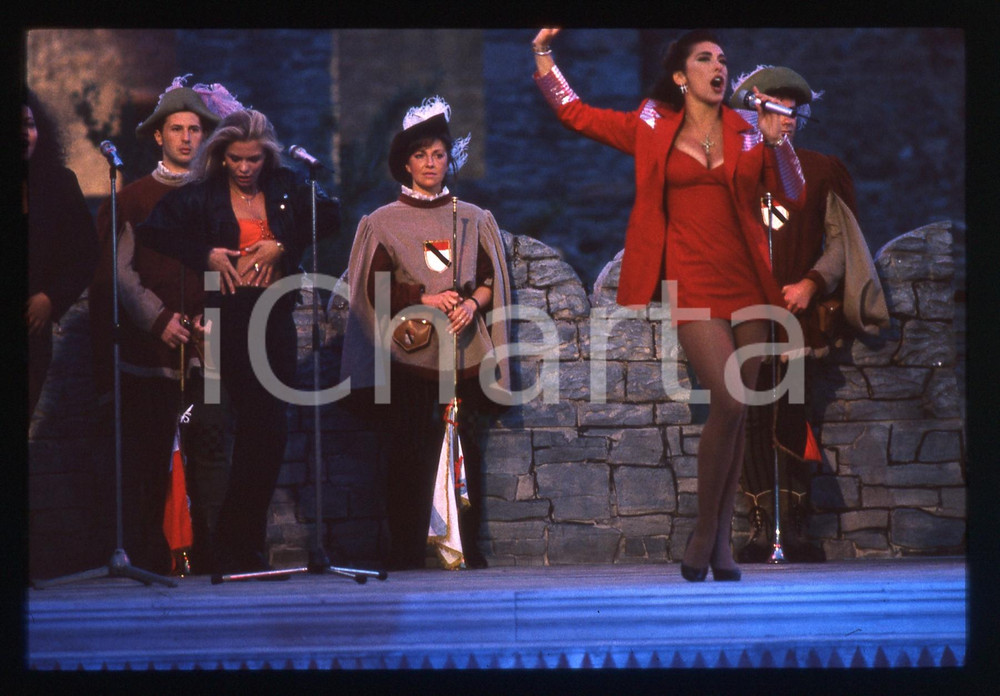 35mm vintage slide* 1990ca ritratto di Sabrina SALERNO durante uno show (12)