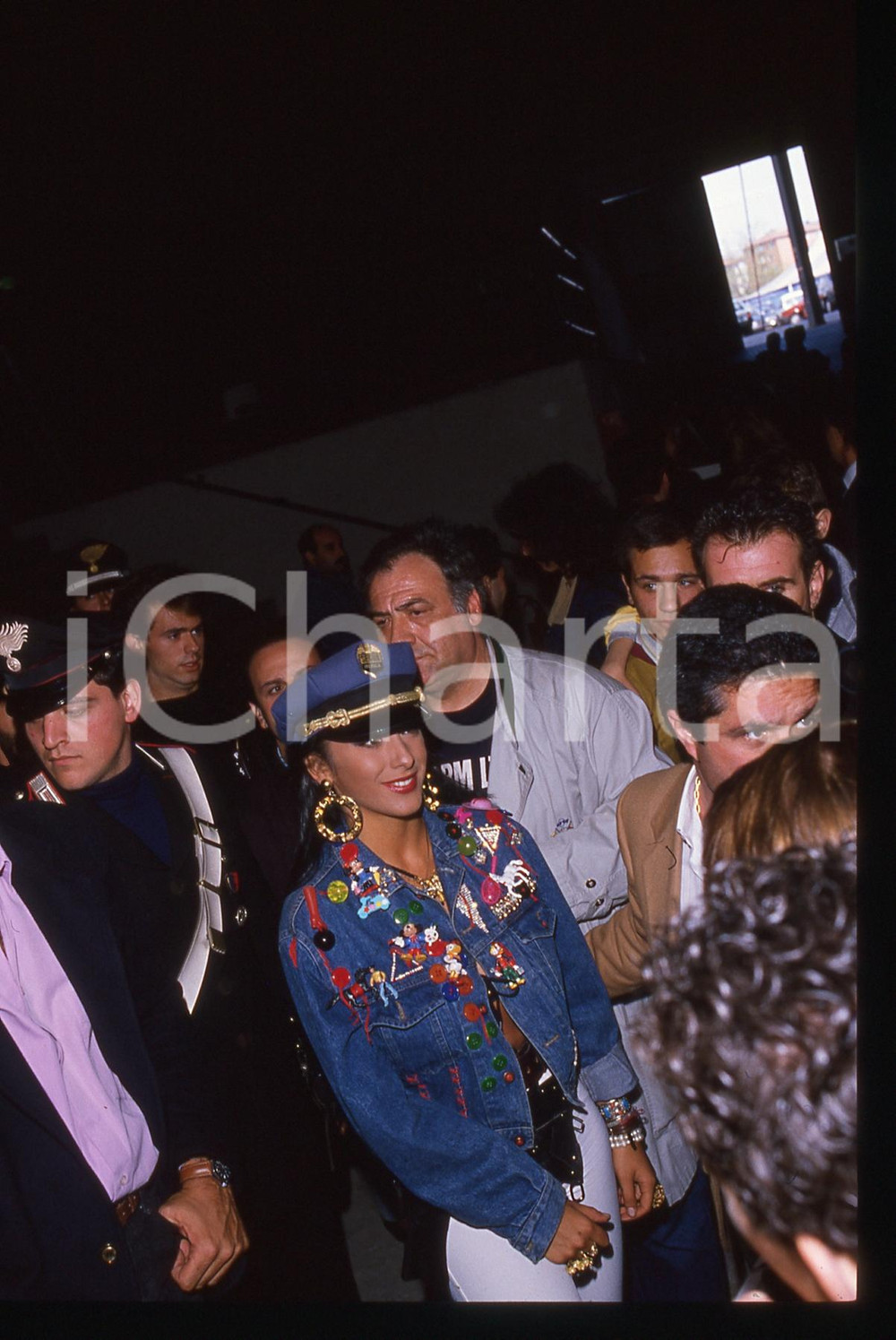 Fotografia d epoca originale 35mm vintage slide 1990ca Sabrina SALERNO tra i fans 4 1