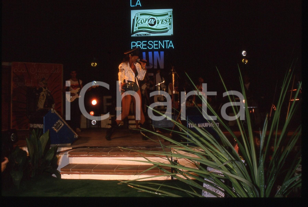 Fotografia d epoca originale 35mm vintage slide 1990ca  Sabrina SALERNO sul palco 4 1