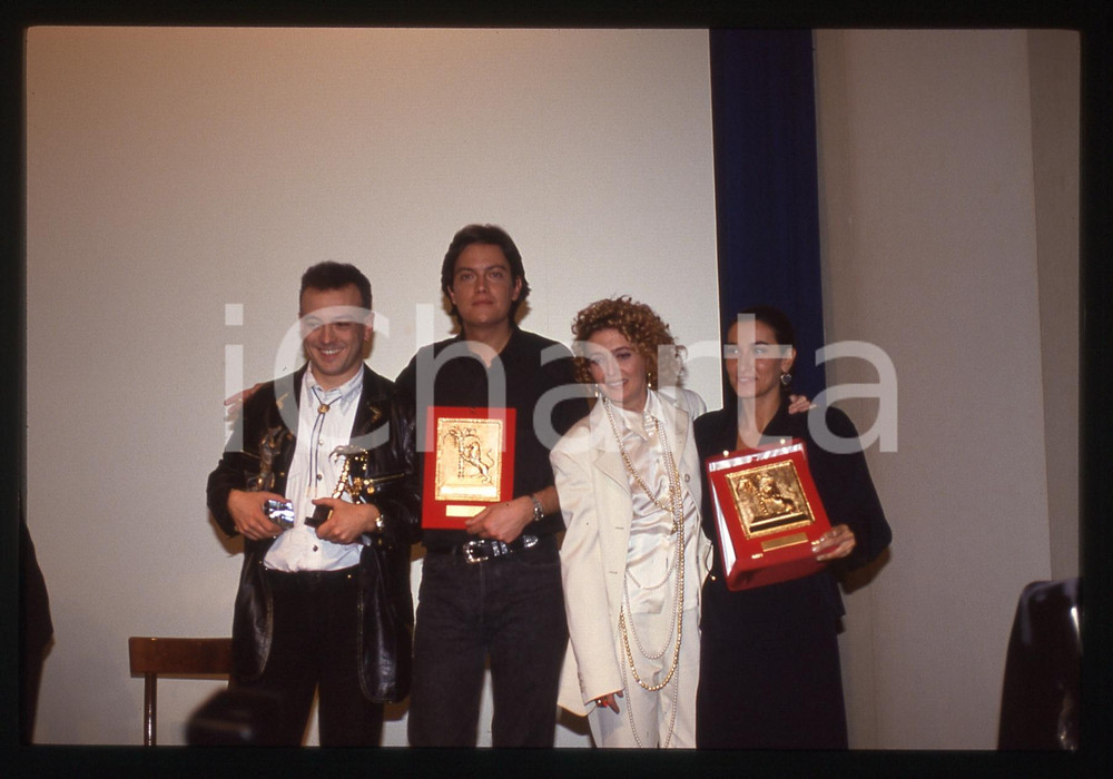 Fotografia d epoca originale 35mm vintage slide 1993 FESTIVAL DI SANREMO Cristiano DE ANDRE   Enrico RUGGERI 1