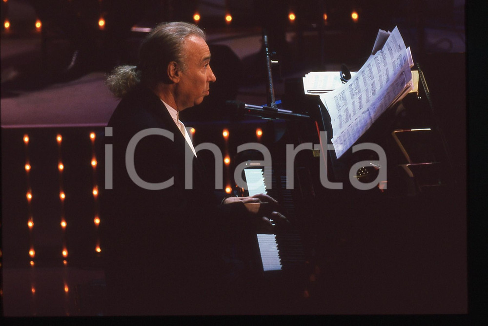 Fotografia d epoca originale 35mm vintage slide 1996 FESTIVAL DI SANREMO Umberto BINDI sul palco 1