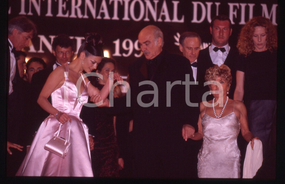 Fotografia d'epoca originale 35mm vintage slide* 1999 CANNES Catherine ZETA JONES Sean CONNERY cerimonia (2) 1