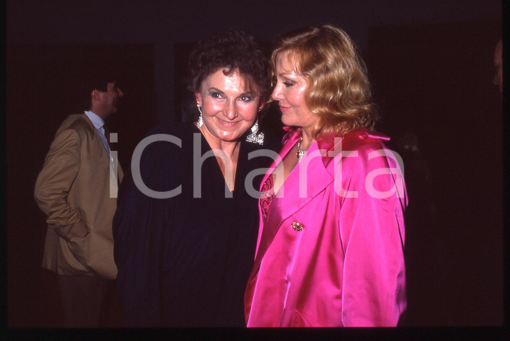 Fotografia d'epoca originale 35mm vintage slide* 1985ca MILANO Kim NOVAK con la sorella ARLENE (3) 1
