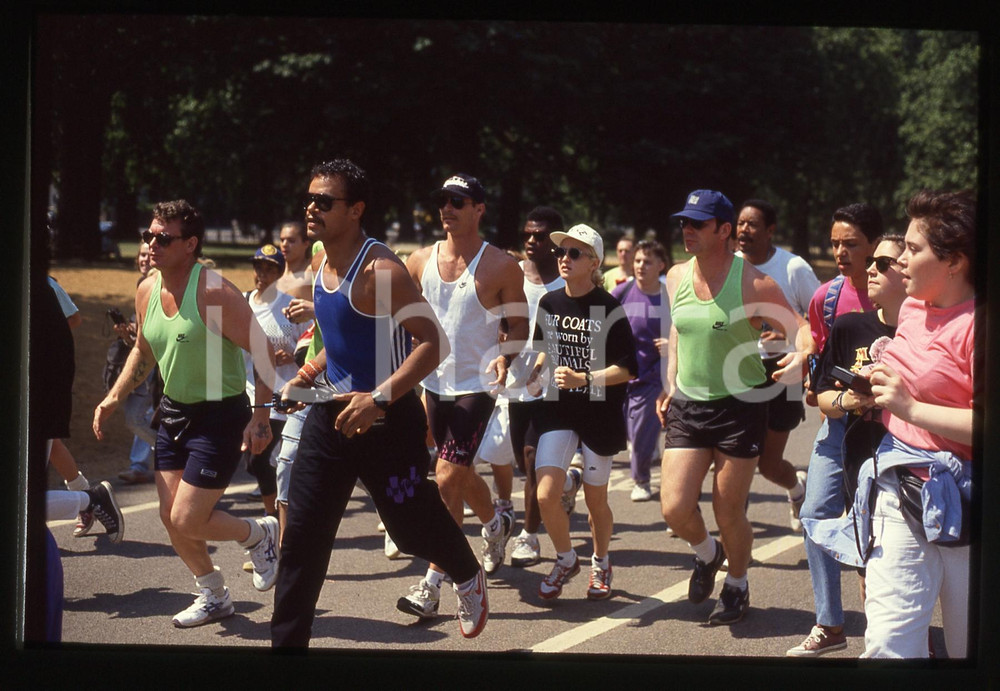 Fotografia d'epoca originale 35mm vintage slide* 1990ca Madonna Veronica CICCONE jogging (2) 1