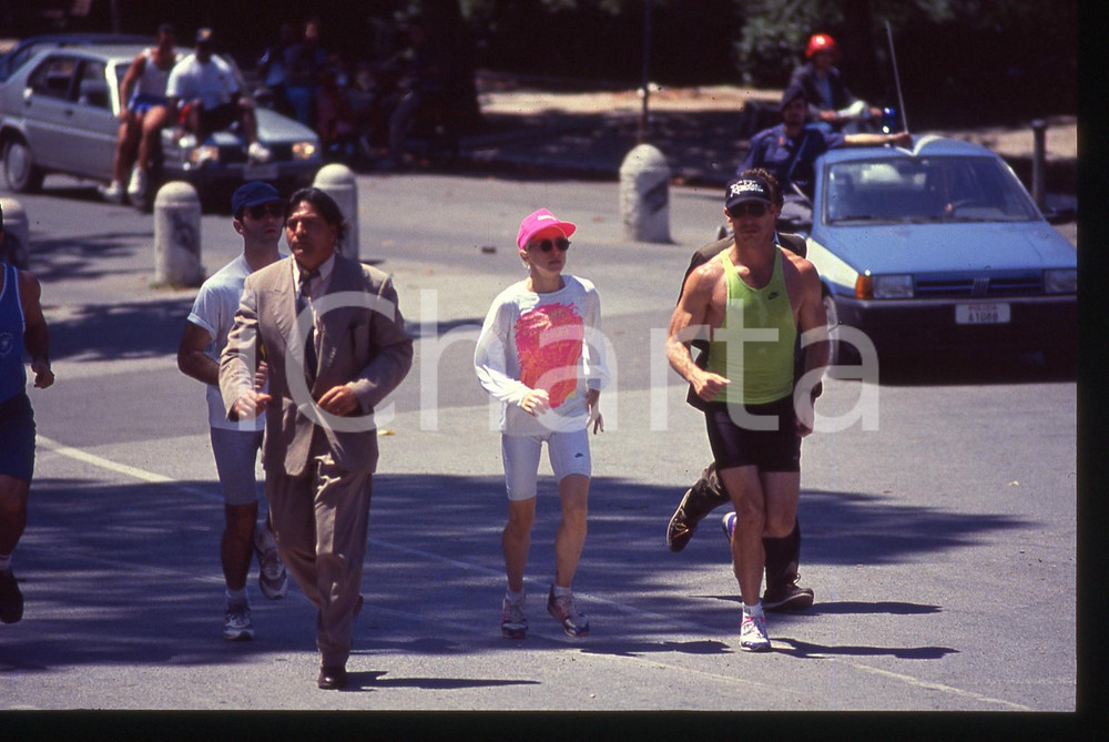 Fotografia d'epoca originale 35mm vintage slide* 1990ca PORTOFINO Madonna Veronica CICCONE fa jogging (11) 1