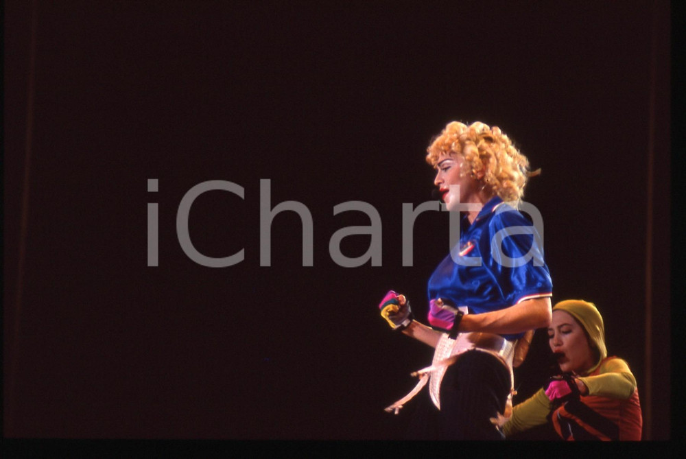 Fotografia d'epoca originale 35mm vintage slide* 1990 ROMA Madonna Veronica CICCONE maglia Roberto BAGGIO (3) 1