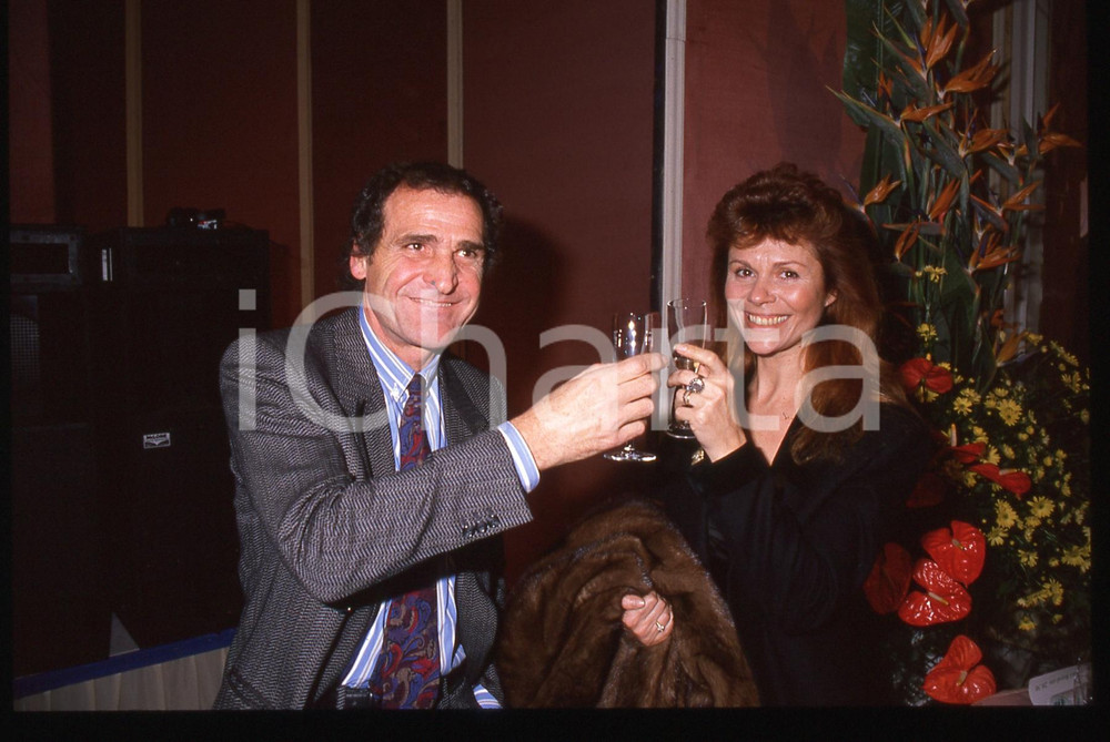 35mm vintage slide* 1985ca  Gino SANTERCOLE brinda con la moglie Melù (1)