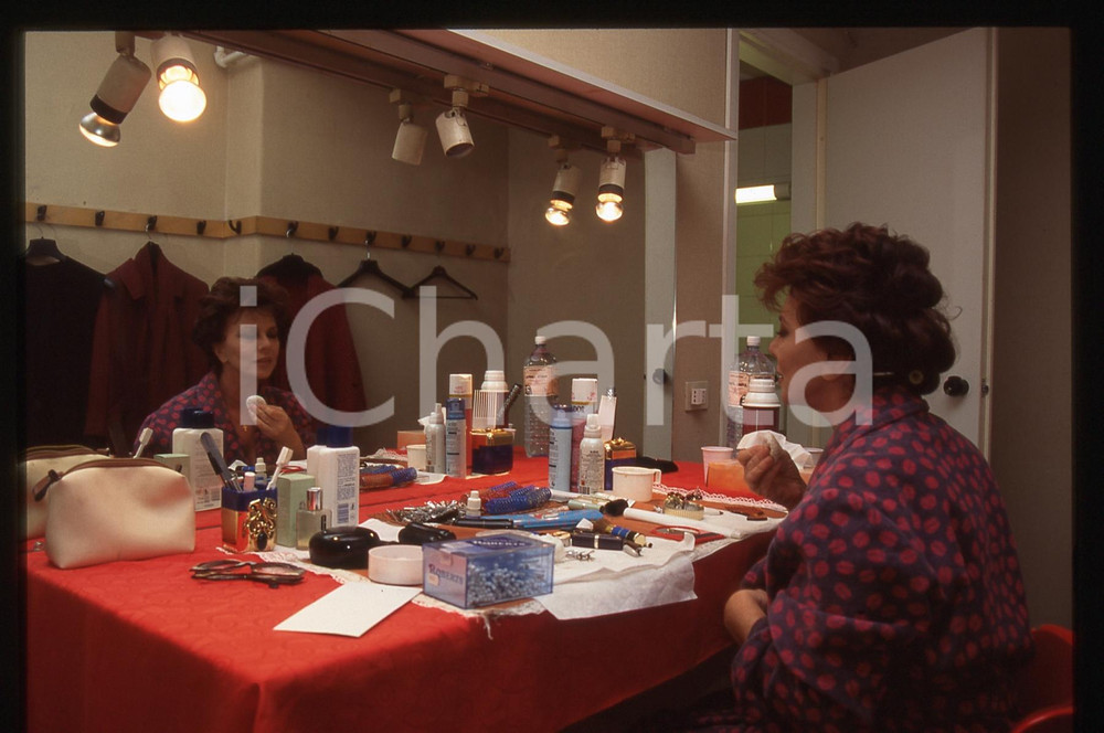 35mm vintage slide* 1995ca Giovanna RALLI ritratta in camerino (3)