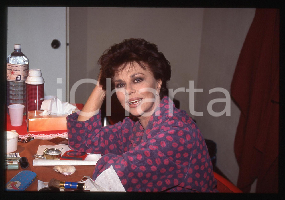 35mm vintage slide* 1995ca Giovanna RALLI ritratta in camerino (8)
