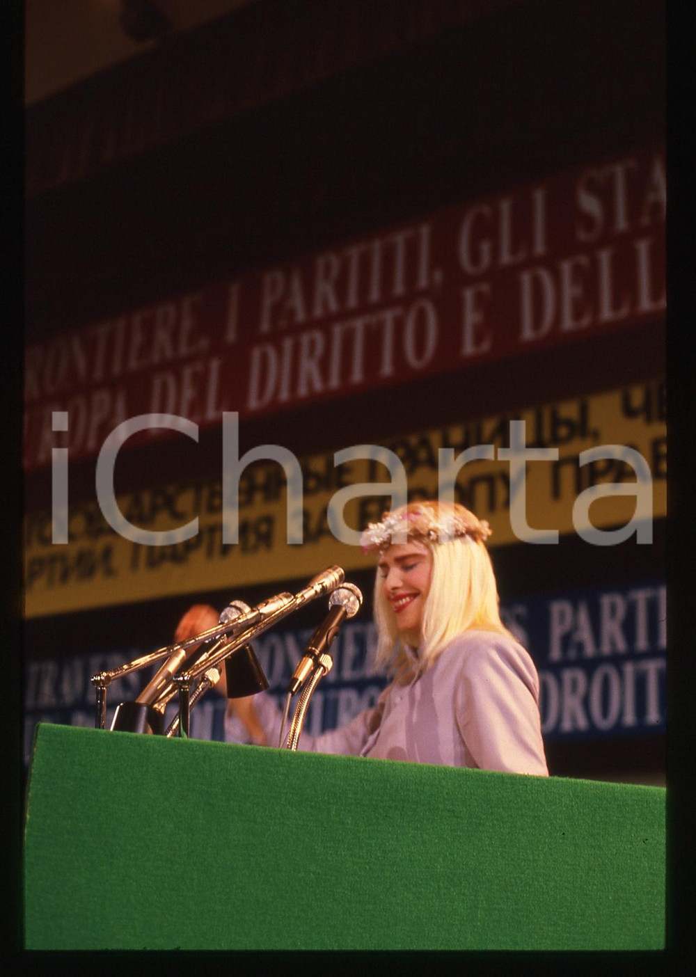 35mm vintage slide* 1987 PARTITO RADICALE Ilona STALLER durante un comizio 