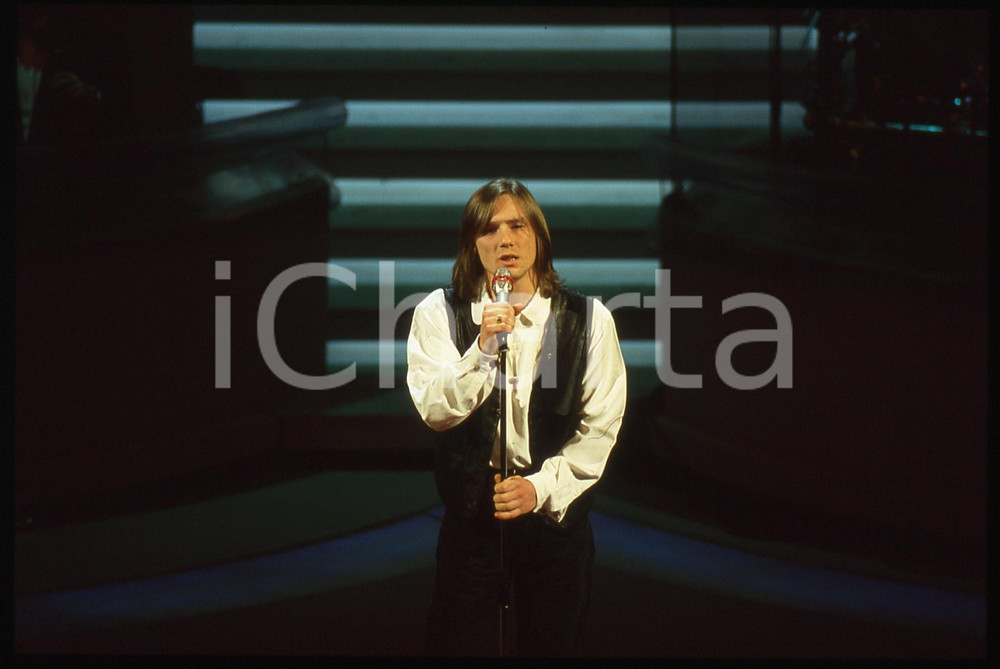 35mm vintage slide* 1992 FESTIVAL DI SANREMO Giampaolo BERTUZZI sul palco (1)