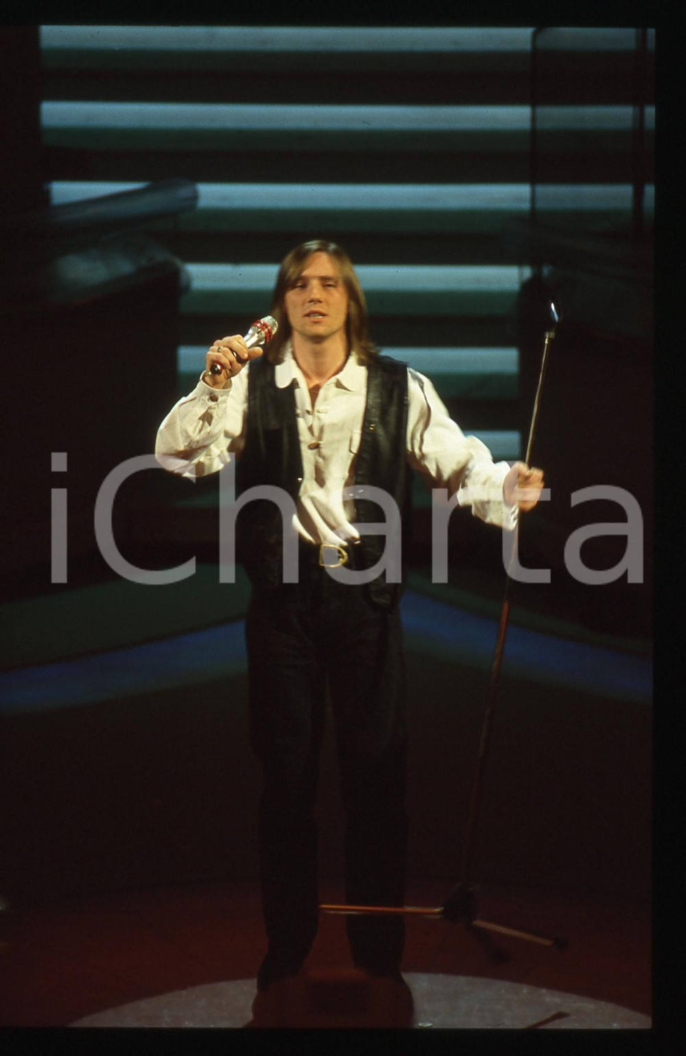 35mm vintage slide* 1992 FESTIVAL DI SANREMO Giampaolo BERTUZZI sul palco (3)