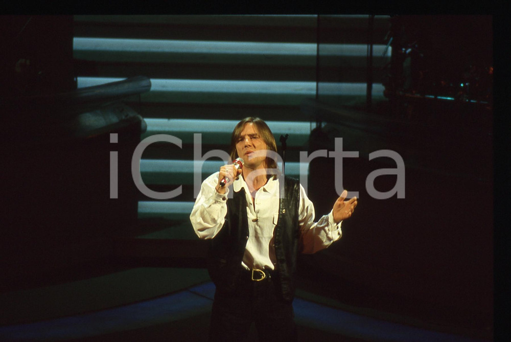 35mm vintage slide* 1992 FESTIVAL DI SANREMO Giampaolo BERTUZZI sul palco (5)