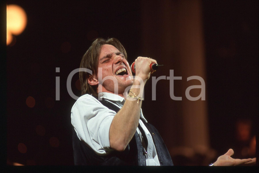 35mm vintage slide* 1992 FESTIVAL DI SANREMO Giampaolo BERTUZZI sul palco (8)