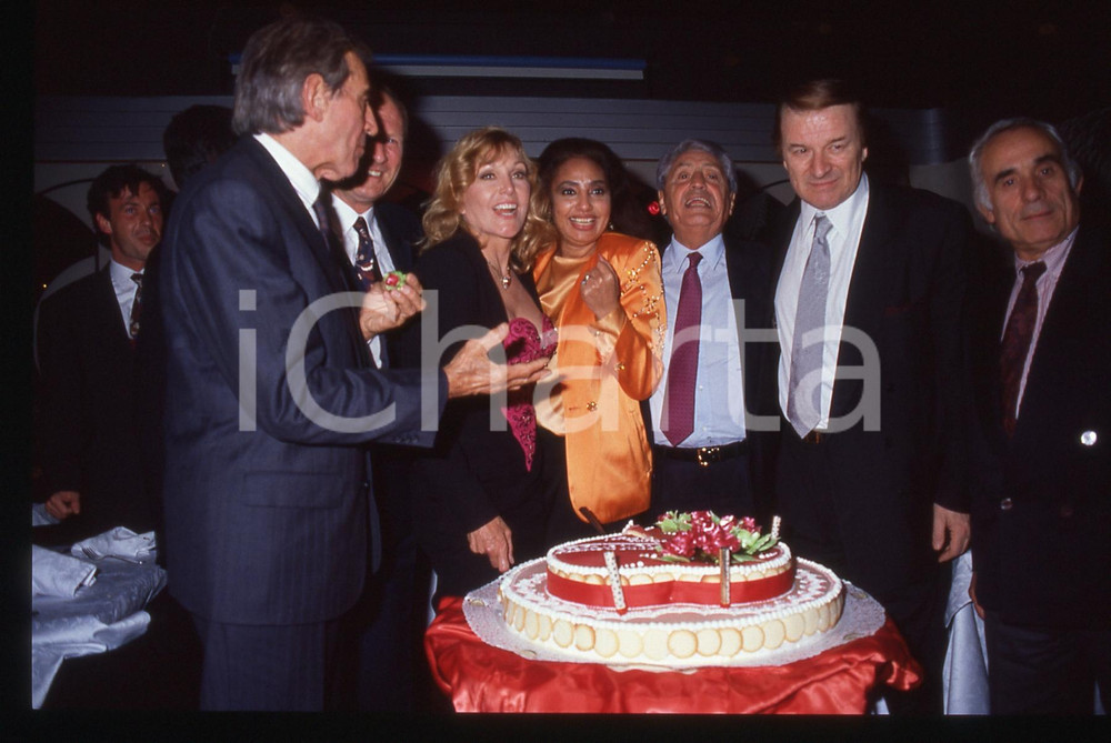 35mm vintage slide* 1991 MILANO Walter CHIARI festeggia Kim NOVAK (3)