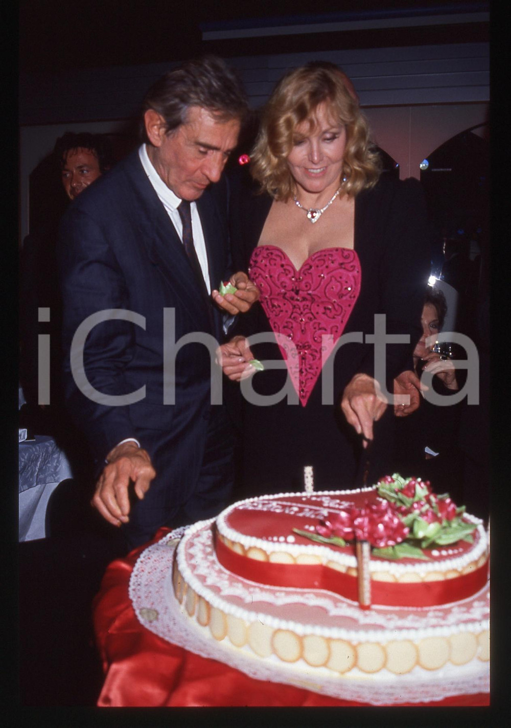 35mm vintage slide* 1991 MILANO Walter CHIARI festeggia Kim NOVAK (4)