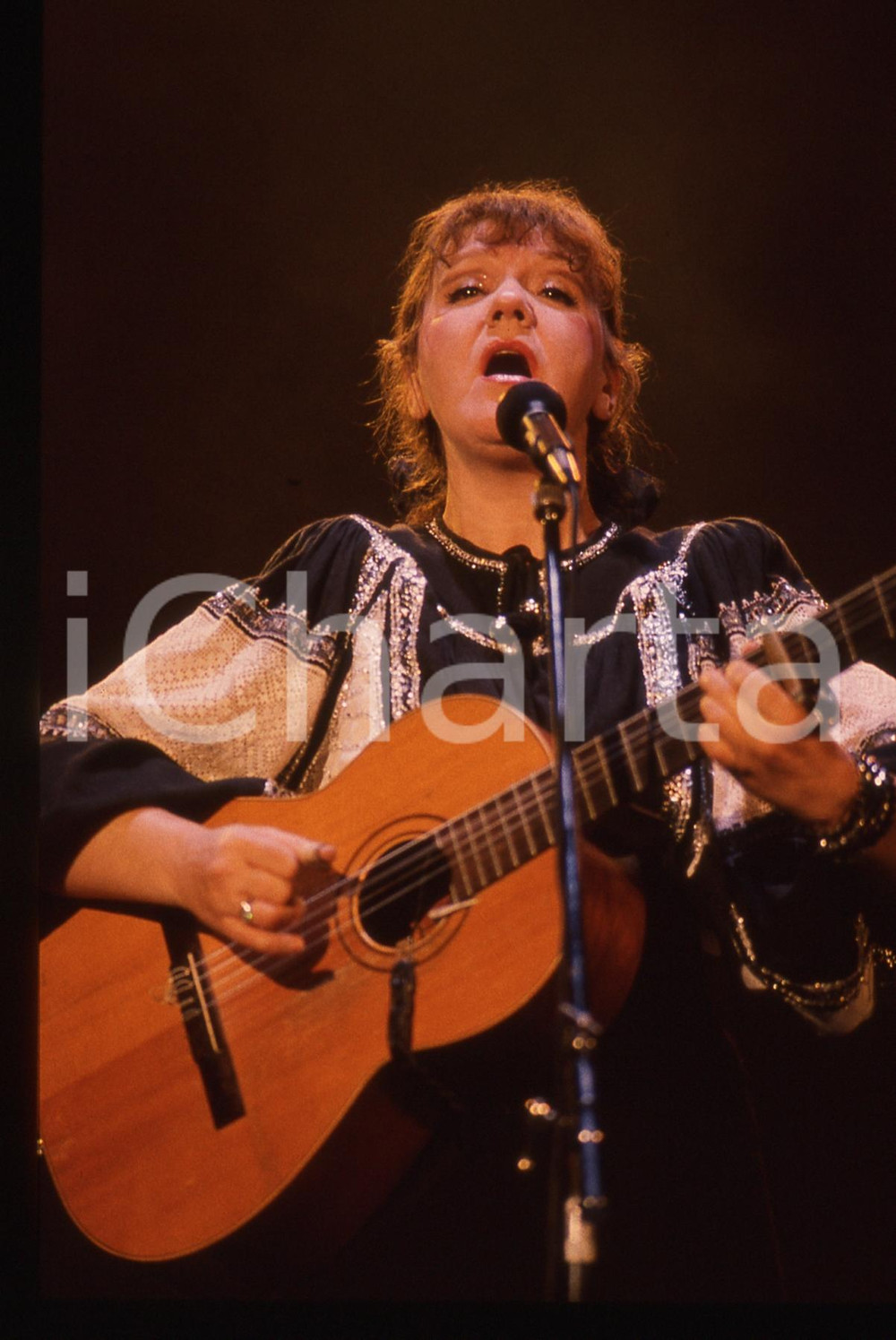 Fotografia d epoca originale 35mm vintage slide 1990ca MILANO Zhanna BICHEVSKAYA folk singer 1 1