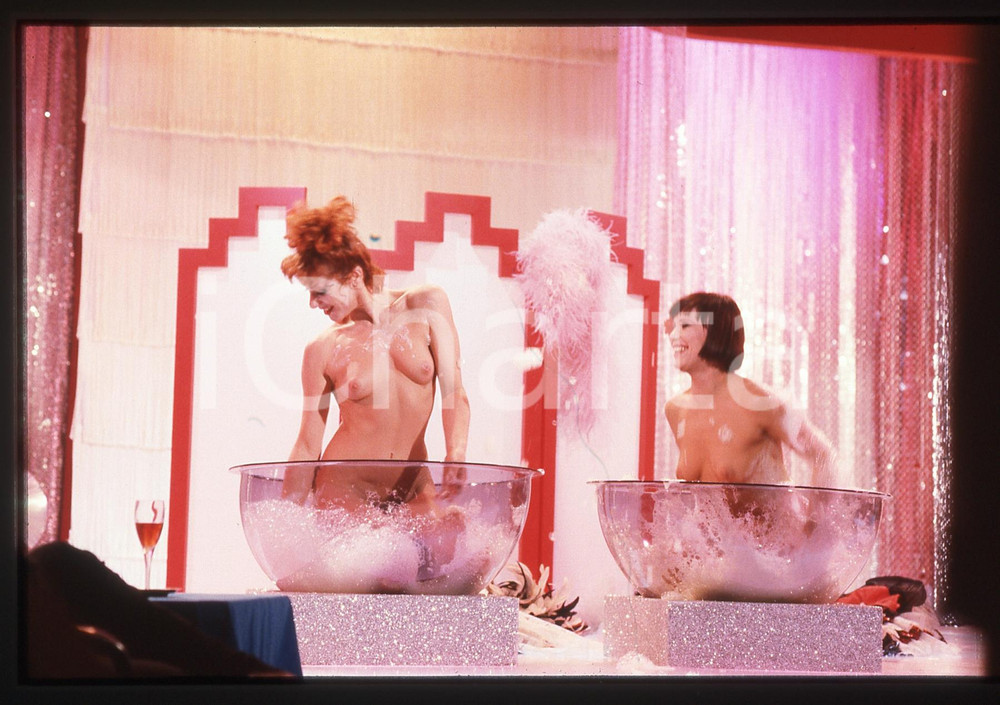 35mm vintage slide* 1985ca Rosa FUMETTO con Olga WATERPROOF (192) 