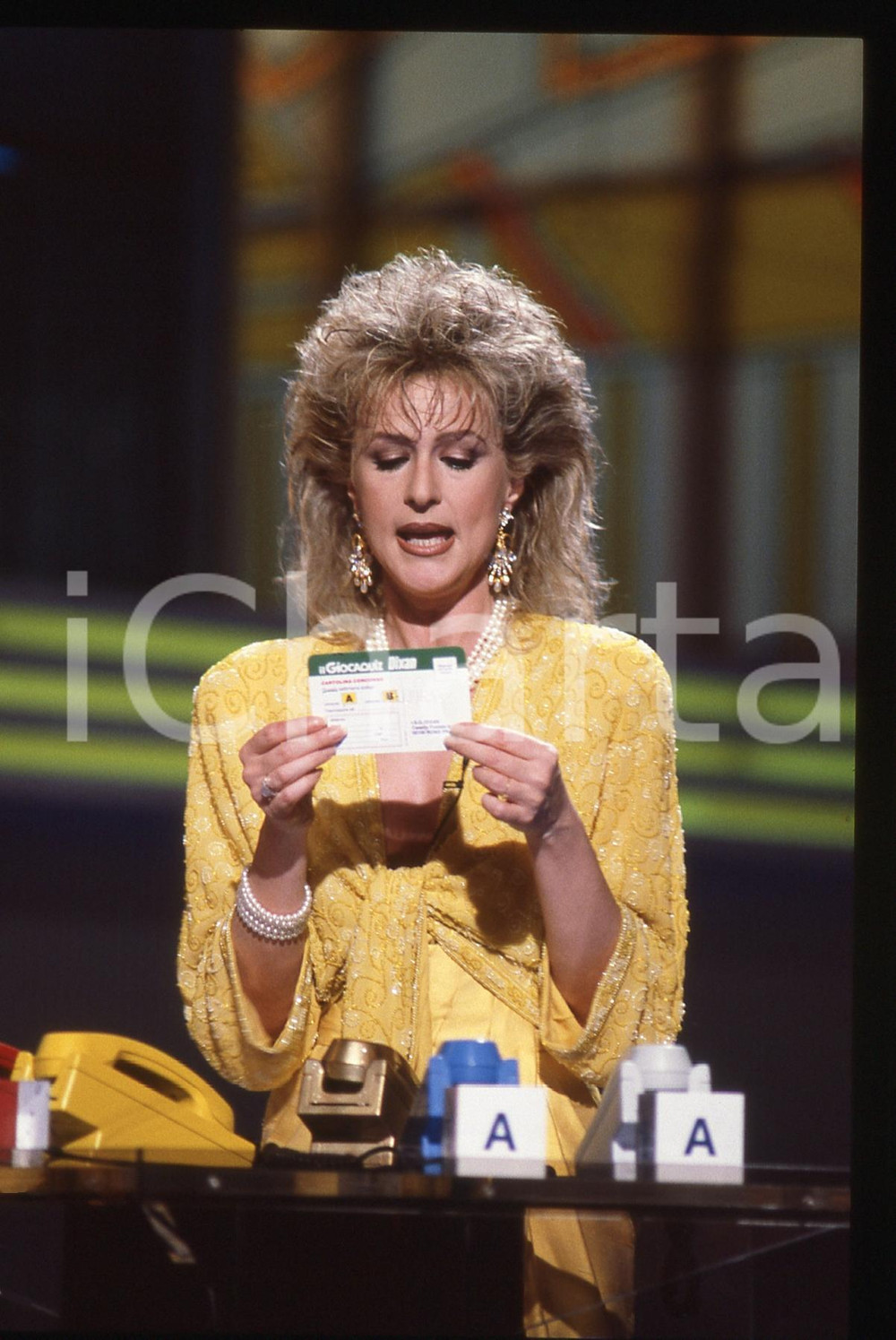 35mm vintage slide* 1986 Loretta GOGGI  IL BELLO DELLA DIRETTA al centralino (1)