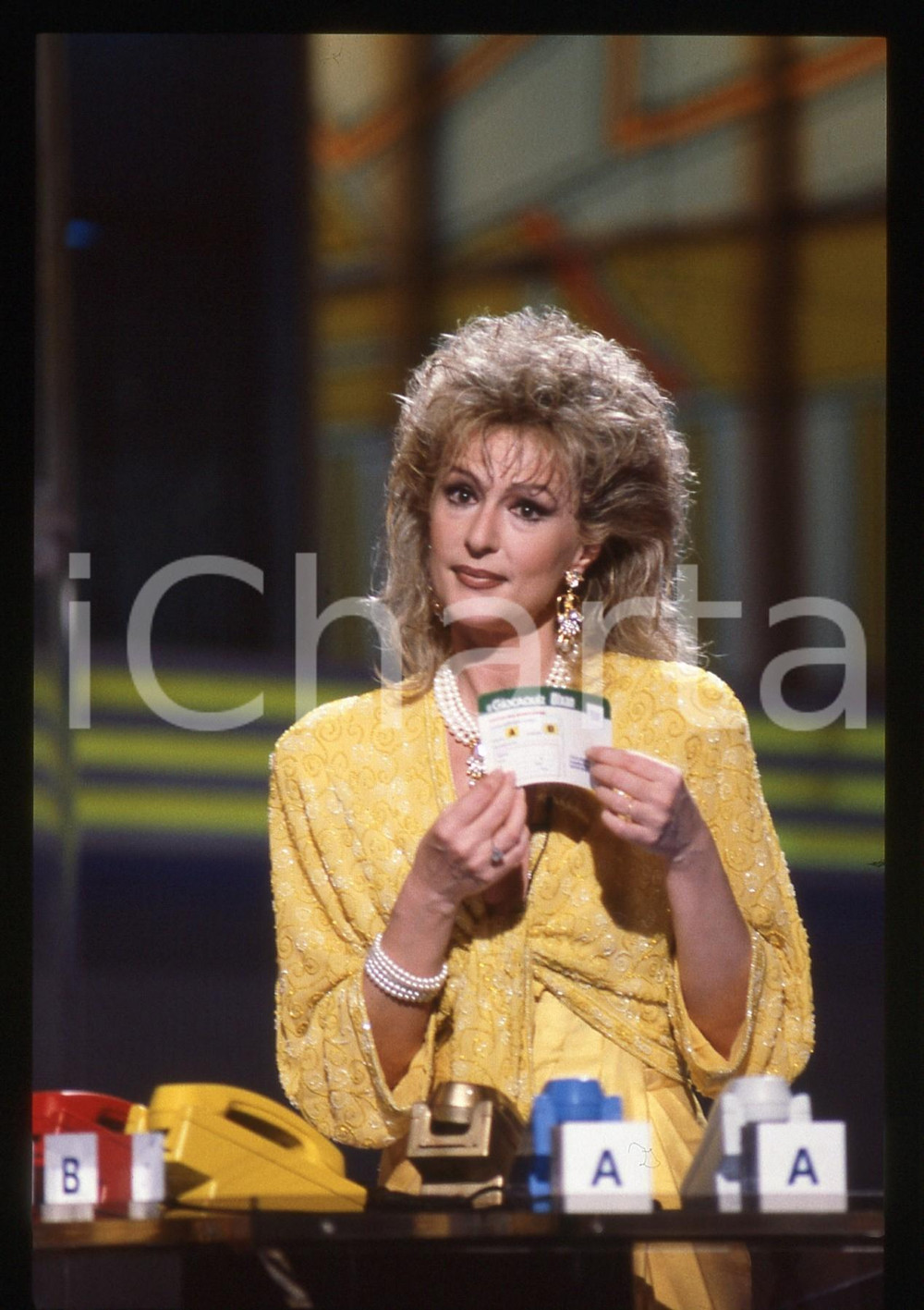35mm vintage slide* 1986 Loretta GOGGI IL BELLO DELLA DIRETTA al centralino (1)