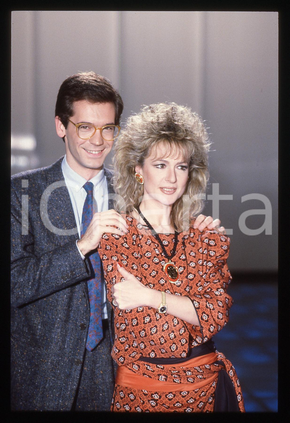 35mm vintage slide* 1986 RAI 1 Loretta GOGGI con Alessandro CECCHI PAONE (1)