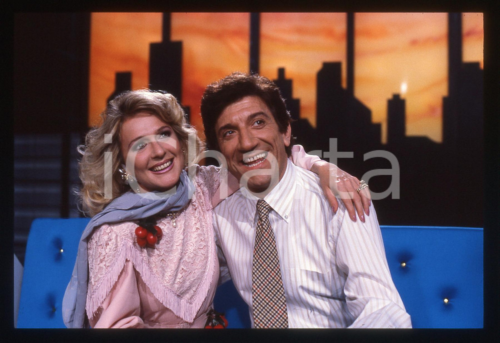 35mm vintage slide* 1986 RAI 1 Loretta GOGGI Gigi PROIETTI - IO A MODO MIO (1)