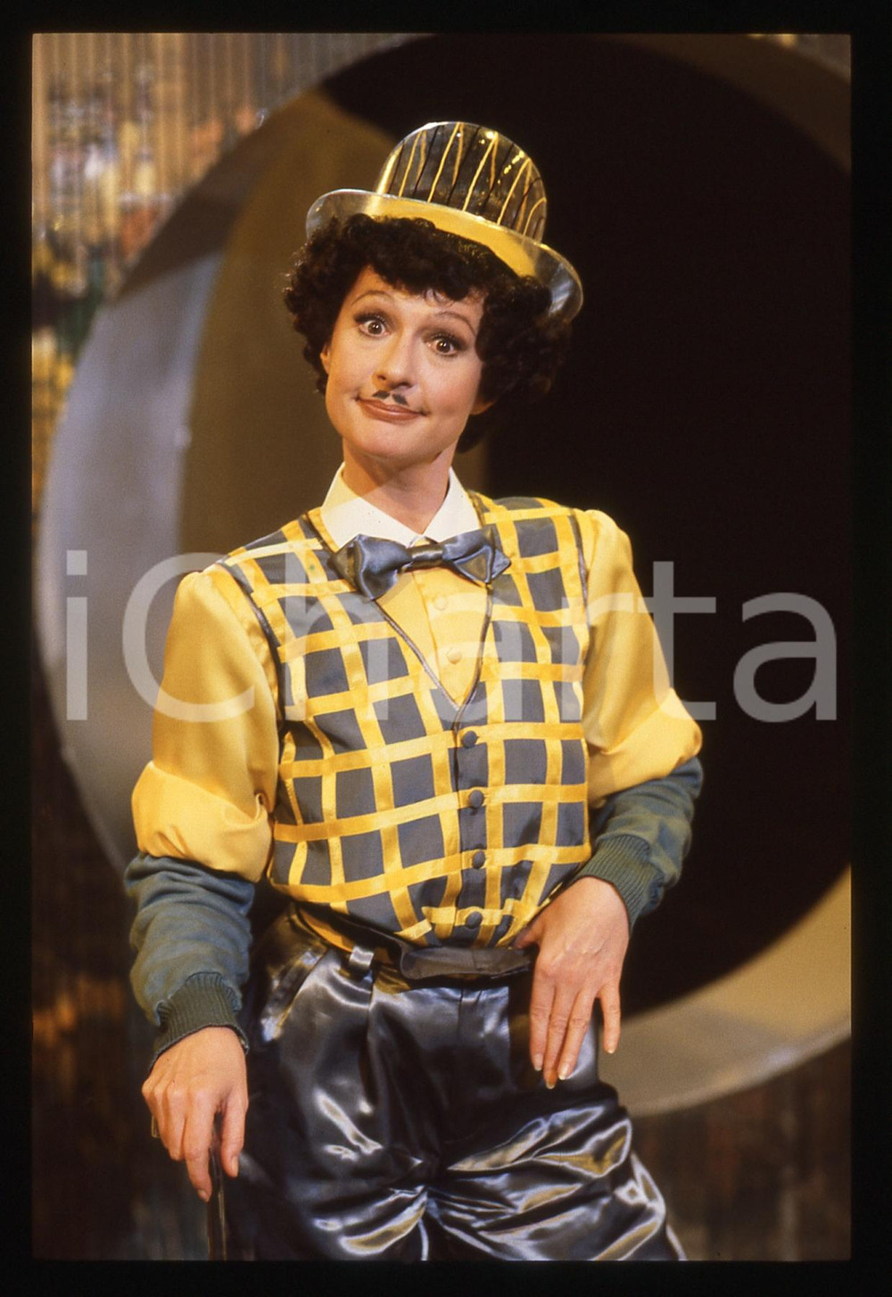 35mm vintage slide* 1985ca RAI Loretta GOGGI nei panni di Charlie CHAPLIN (15)