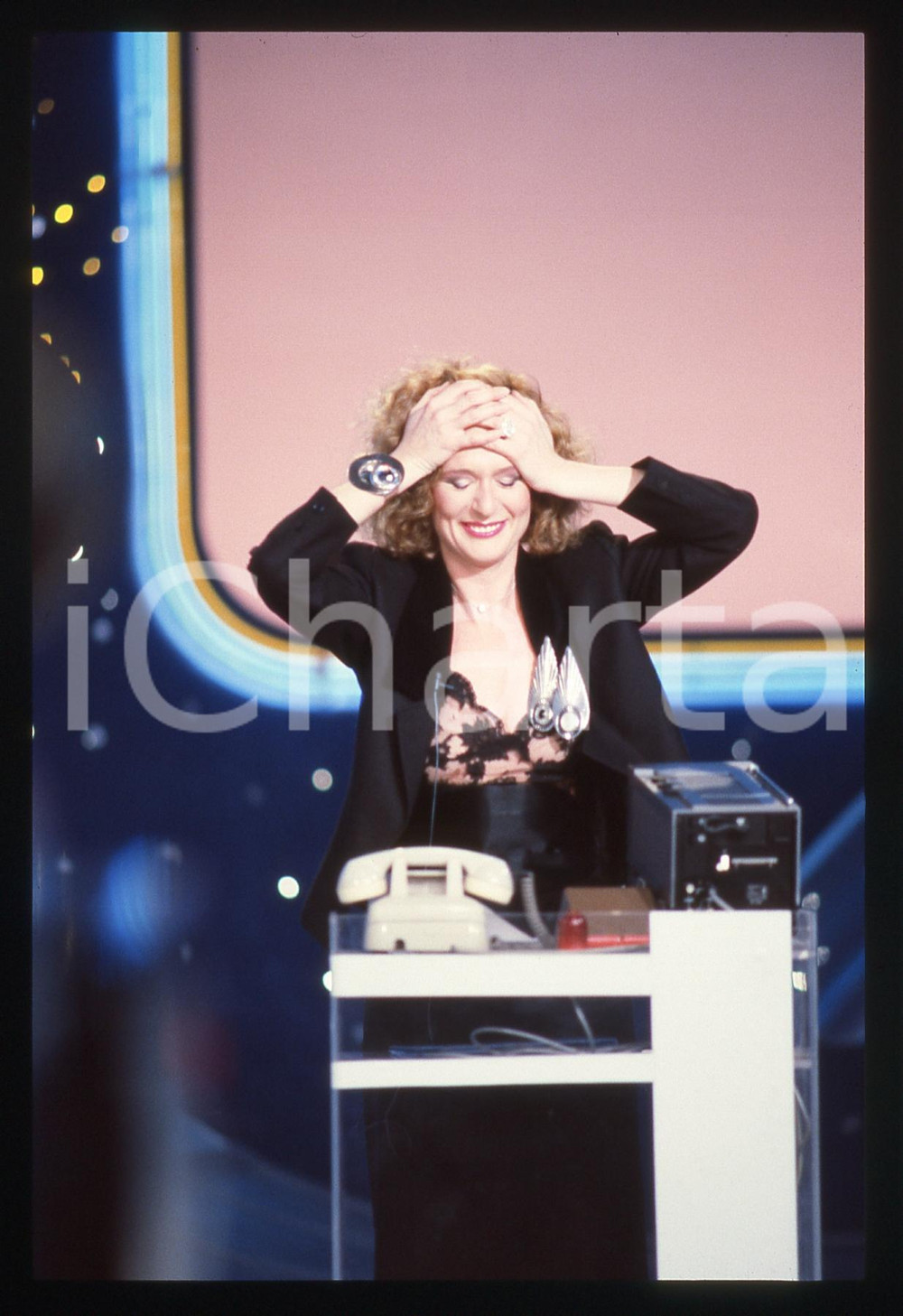 35mm vintage slide* 1986 Loretta GOGGI IL BELLO DELLA DIRETTA al centralino (2)