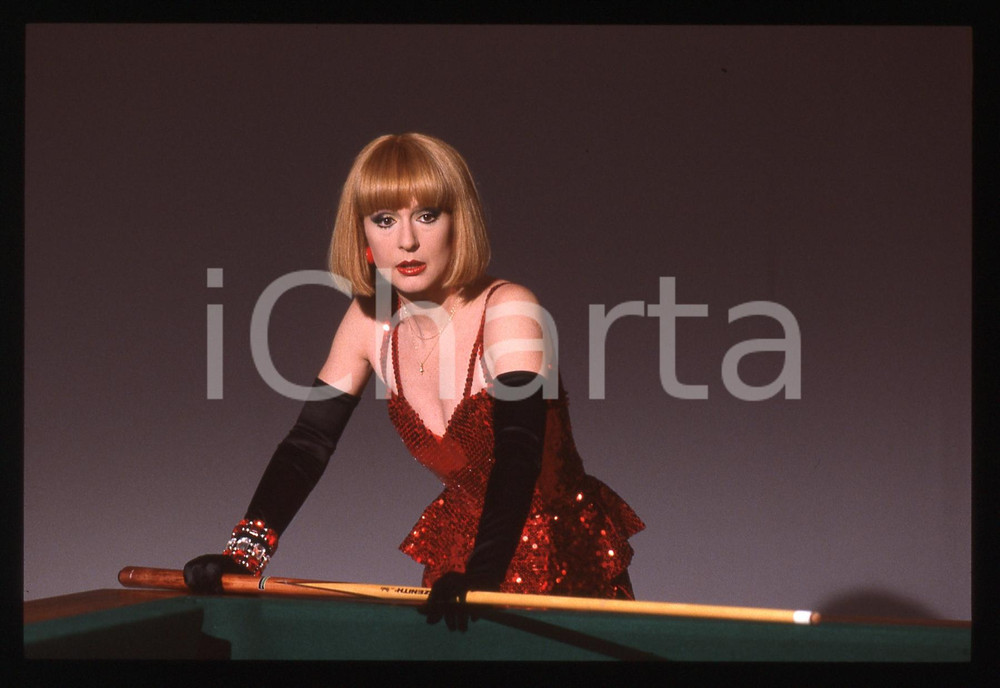 Fotografia d epoca originale 35mm vintage slide 1985ca SPETTACOLO Loretta GOGGI Ritratto dell artista 67 1