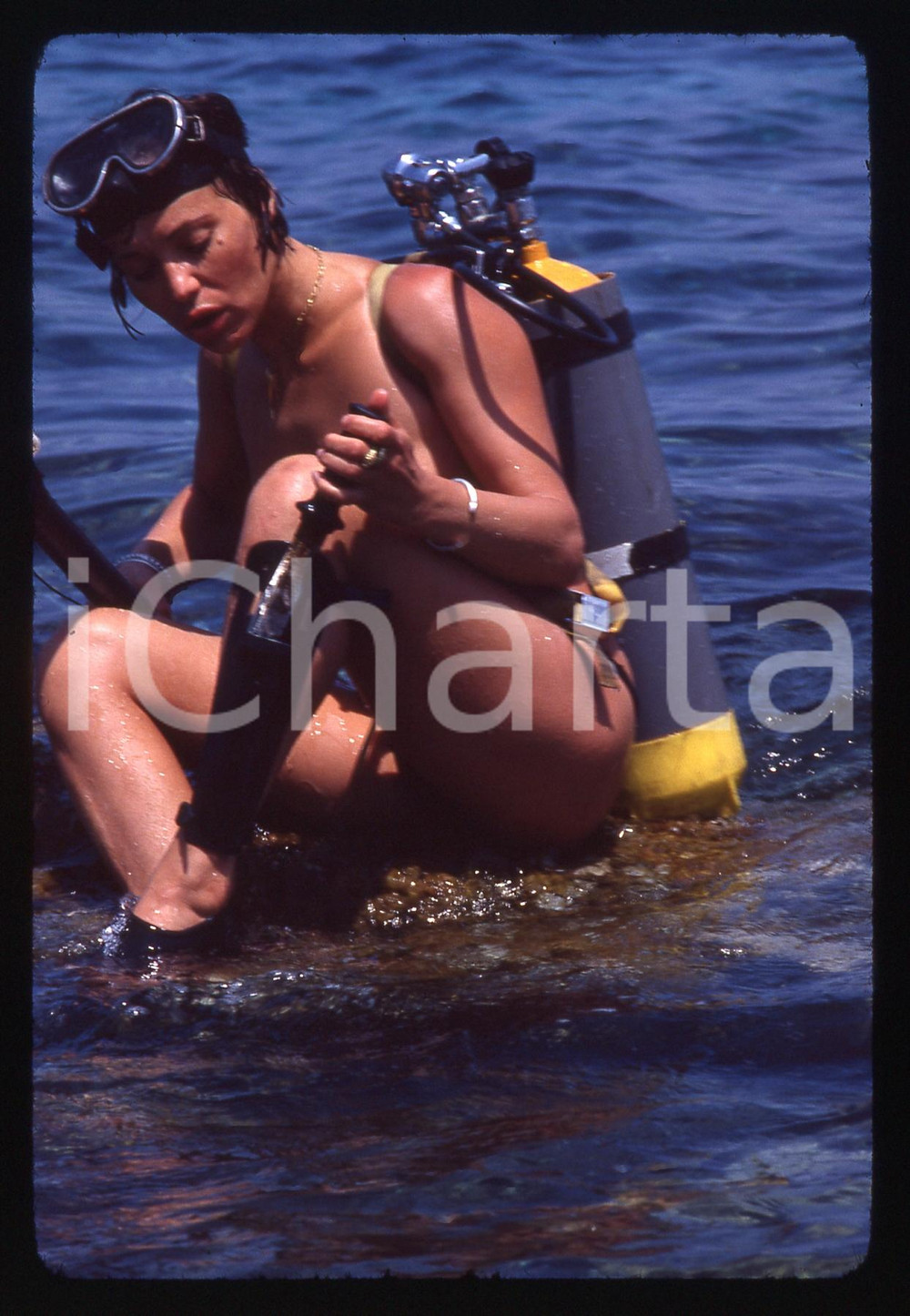 Fotografia d epoca originale 35mm vintage slide 1985ca COSTUME Rosa FUMETTO con attrezzatura da sub 11 1