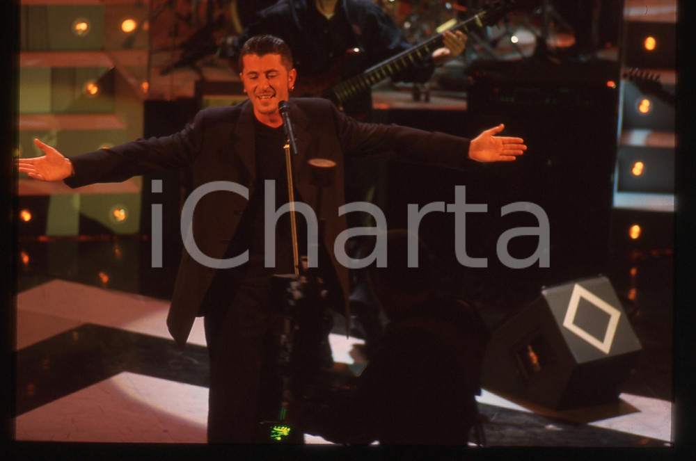 Fotografia d epoca originale 35mm vintage slide 1997 SANREMO GIOVANI KAIGO sul palco dell Ariston 3 1