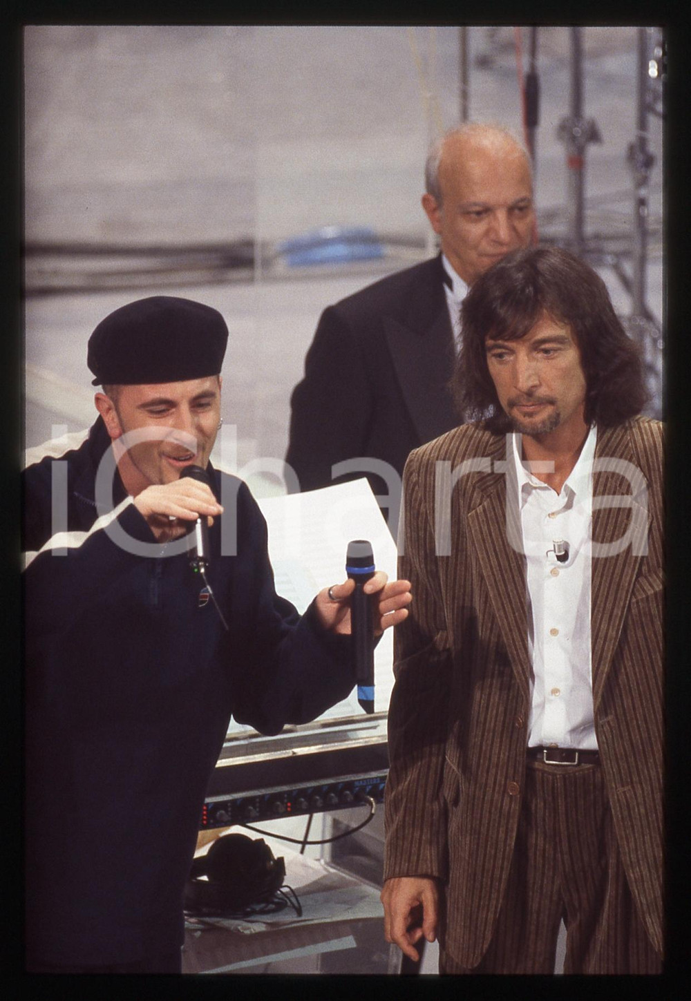 Fotografia d epoca originale 35mm vintage slide 1996 SANREMO GIOVANI KAIGO con Claudio CECCHETTO sul palco 1